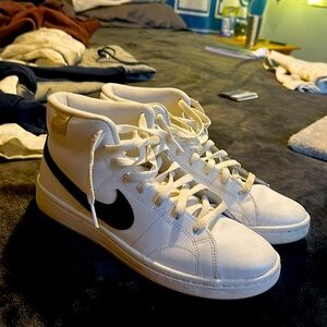 Nike men’s comfort size 81/2